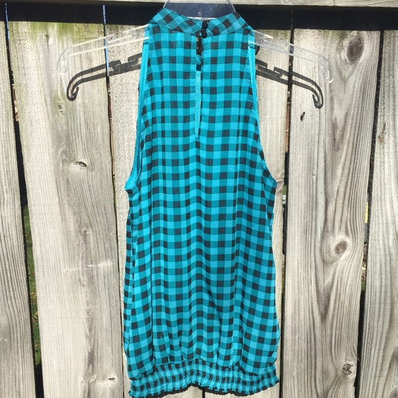 $5 Sale!! Ruffle Top! - Picture 3 of 4