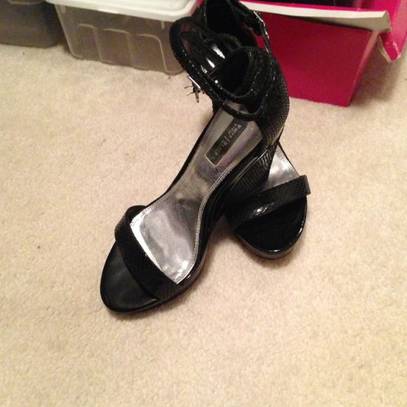 Black& White wedge shoes