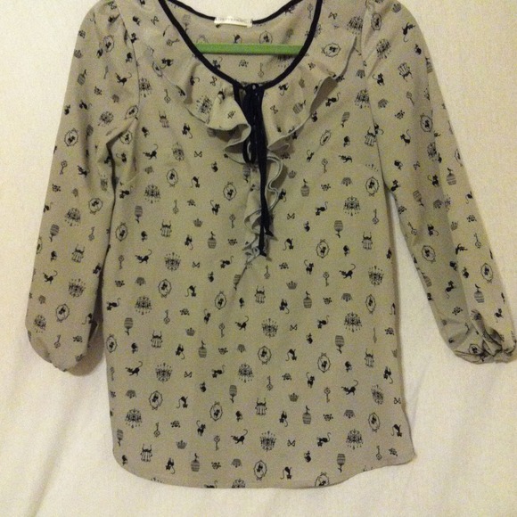 BUNDLED 🚫Grey and black kitty print blouse