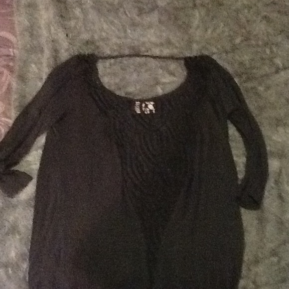 Top. - Picture 2 of 2