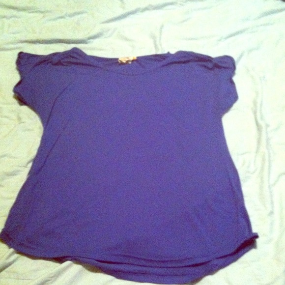 @felquerez13 2 tops and khaki capris