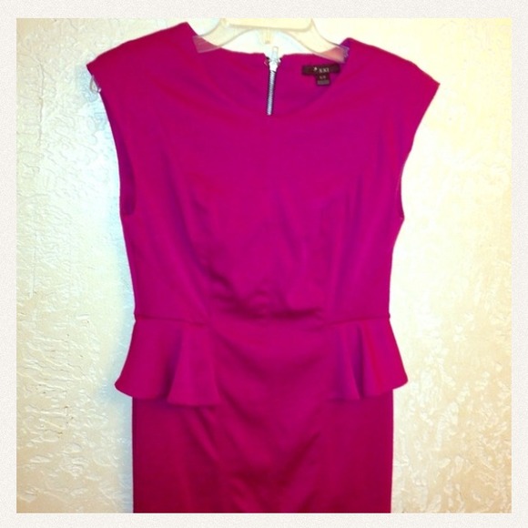 SOLD🔴🔴🔴🔴Magenta Peplum Dress