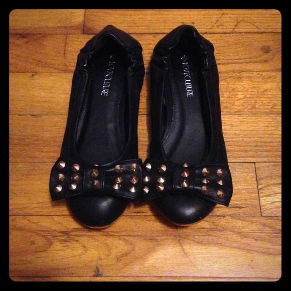 Studded Bow Black Flats 🎀