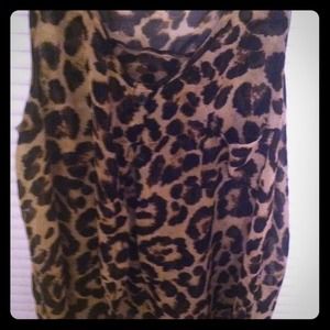 SOLD IN BUNDLE**** Lep. Print button up.