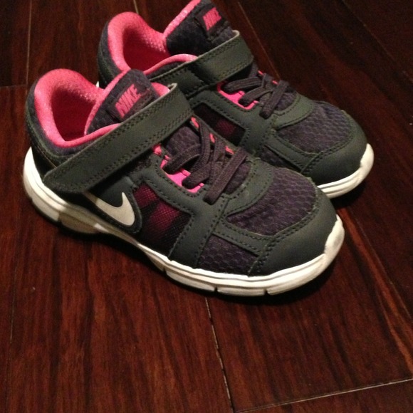 Kids sz 10 NIKE shoes. Pink and Blue