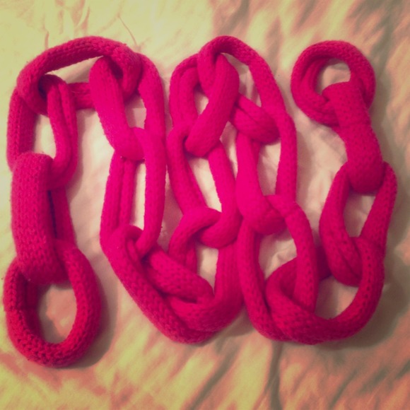 Pink woven chain link scarf