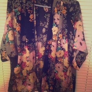 SOLD IN BUNDLE**** Floral cover.