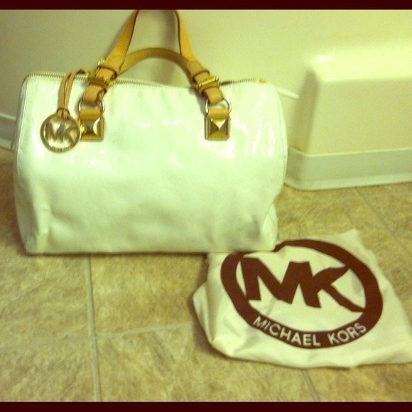 *Taking offers* Michael Kors logo tote!