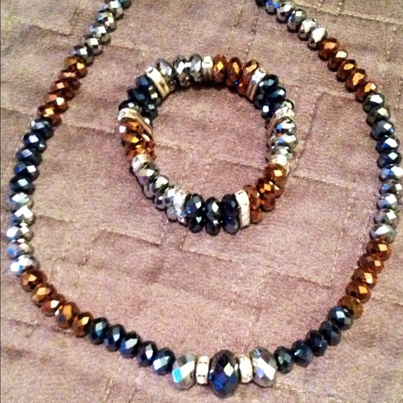 💎SALE💎Sparkling necklace & bracelet set - Picture 2 of 3