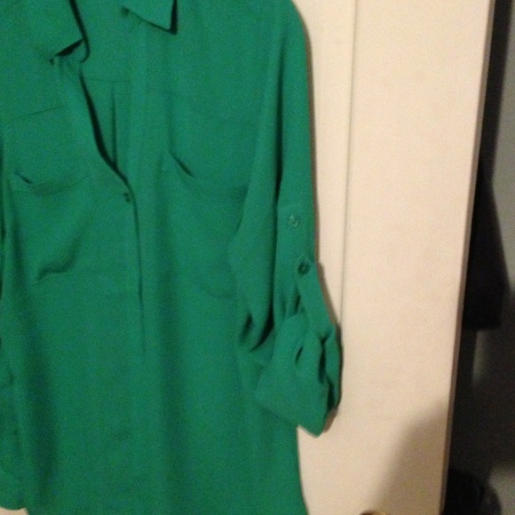 Green express button  down blouse - Picture 3 of 4