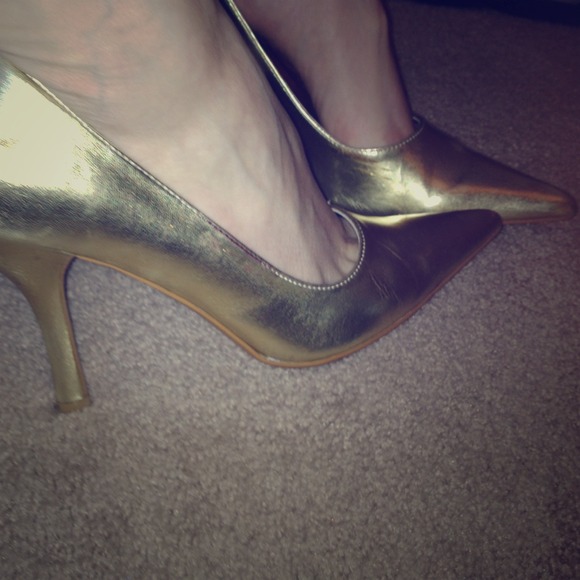 Gold Pumps