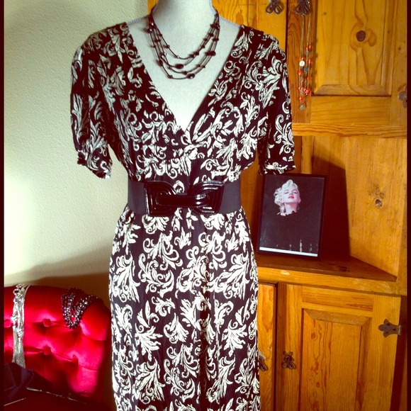 ❤❤️SOLD❤️Black & white dress by Maple. 100% silk. - Picture 1 of 4