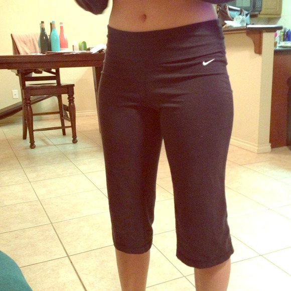 **REDUCED!**Nike dri-fit crops size M
