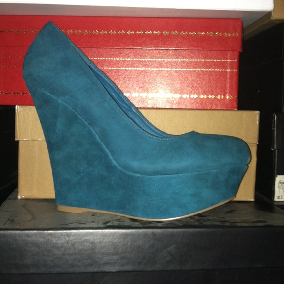 Teal suede STEVE MADDEN Pumps 7 1/2 @ $39 NO BOX