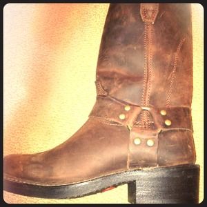 Brown leather Dingo boot. Size 6.5