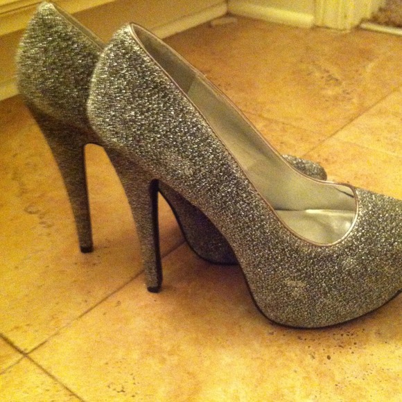 Silver sparkly high heels - Picture 2 of 4