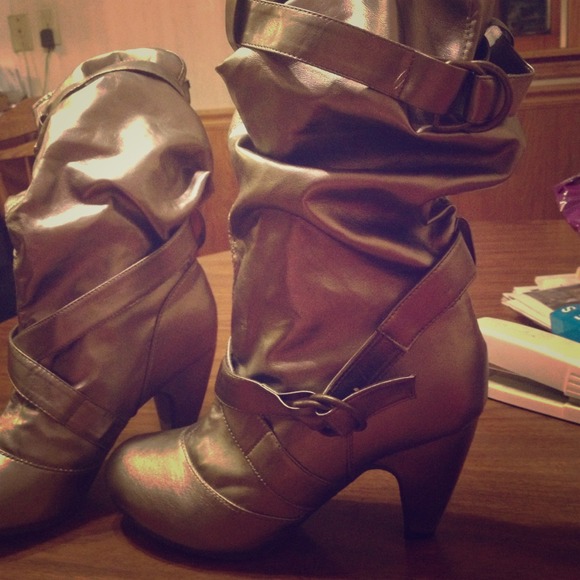 Slouchy metallic boots