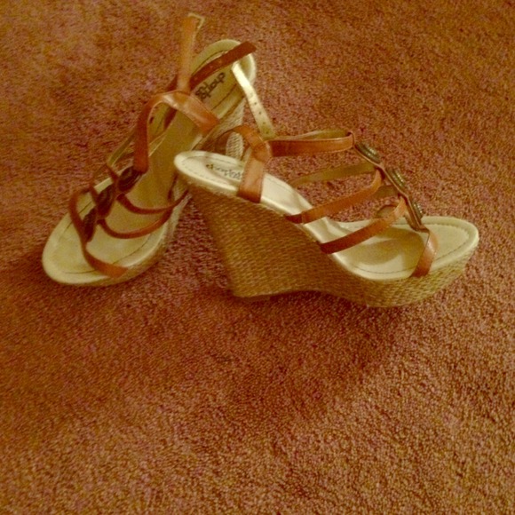 🔴 reserved - Picture 1 of 3