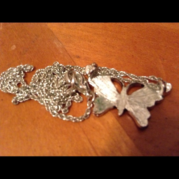 Butterfly necklace - Picture 3 of 3