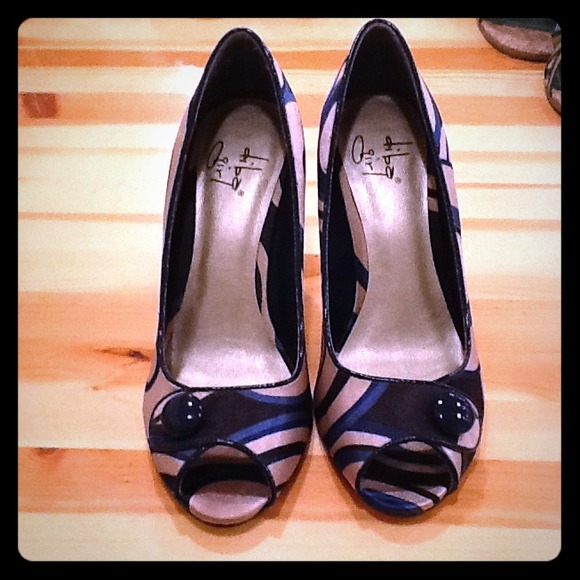 Traded for  @jwillfo blue, blue, & taupe heels