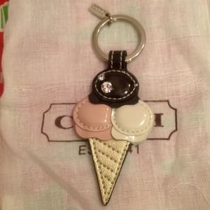 **Hold** bundled with make up bag