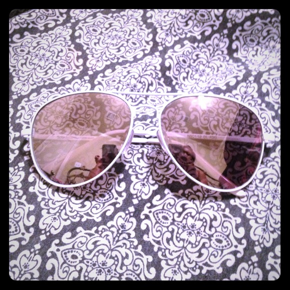 White Polarized Aviators