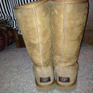 ❗❗SOLD ❗❗TALL CHESTNUT UGGS!!!