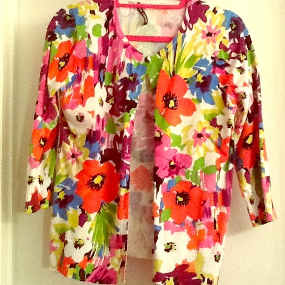 Bright floral print cardigan w/ black buttons