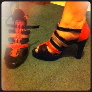 💢Reserved till Wednesday💢Colorful strappy heels!
