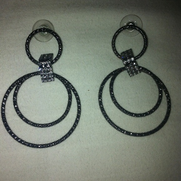 🔴REDUCED🔴Cache earrings - Picture 1 of 4