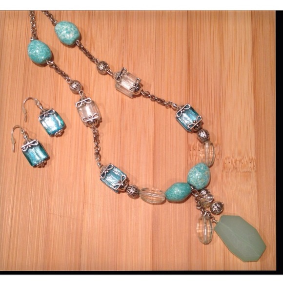 🐬Turquoise beaded necklace & earrings🐬
