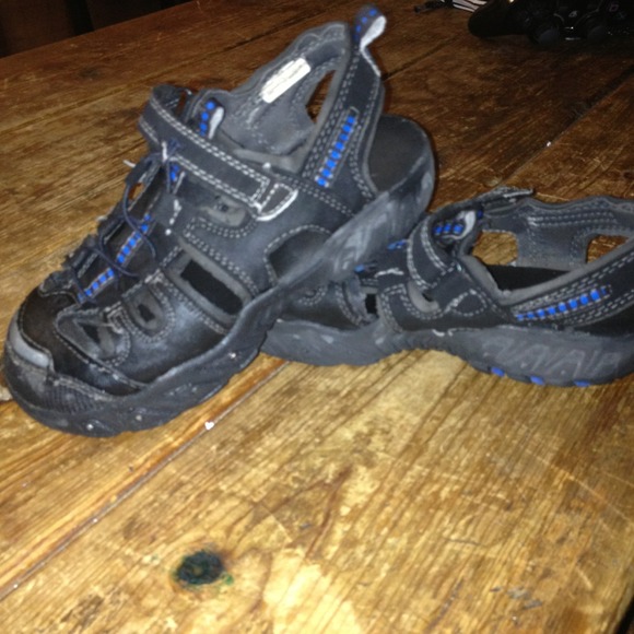 ❌❌sold❌❌Boys light up sandals