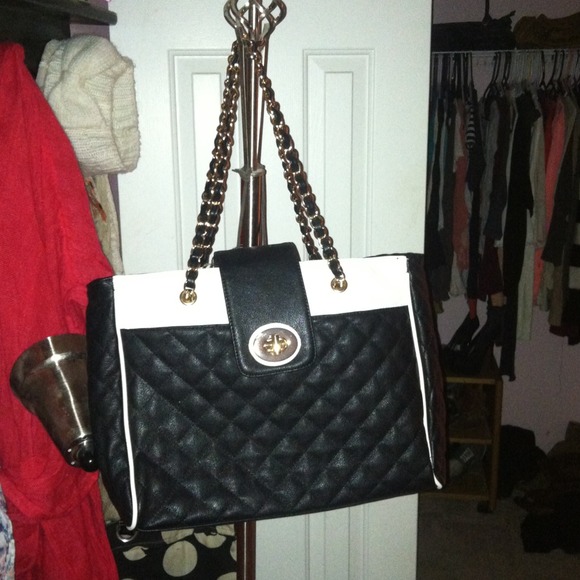 REDUCED NWOT Black and white purse from ALDO