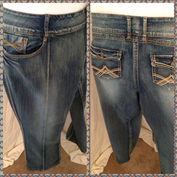 Cute Distressed Jeans 🐝 - Picture 2 of 3