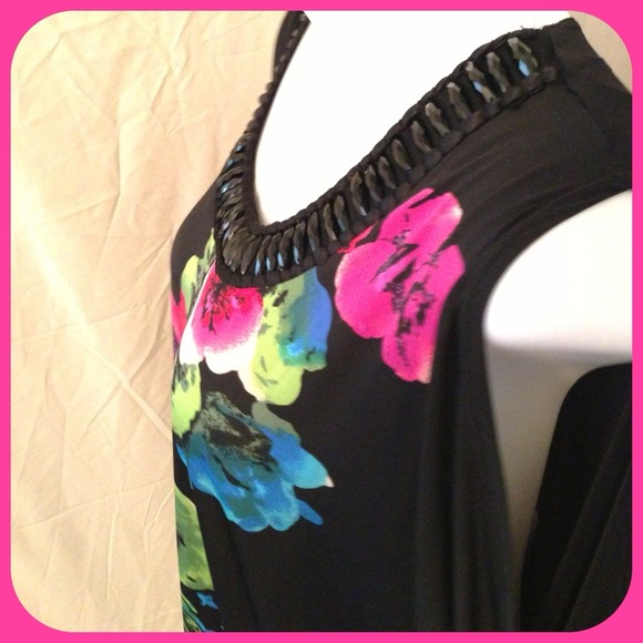 Jeweled Floral Top 🐝 - Picture 2 of 4