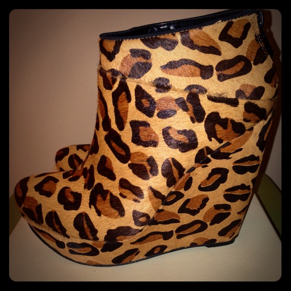 Rachel Roy Huddson leopard print booties