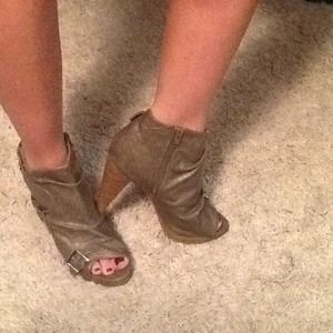 Peep toe heels