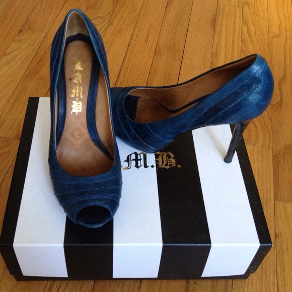 ⛔SOLD⛔Lamb navy leather pumps