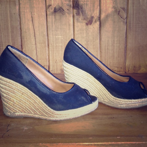 ❌SOLD❌Steve Madden Wedges