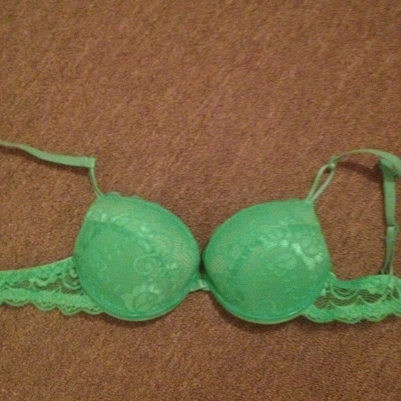 🌟NWOT🌟BEAUTIFUL Green push up bra😍