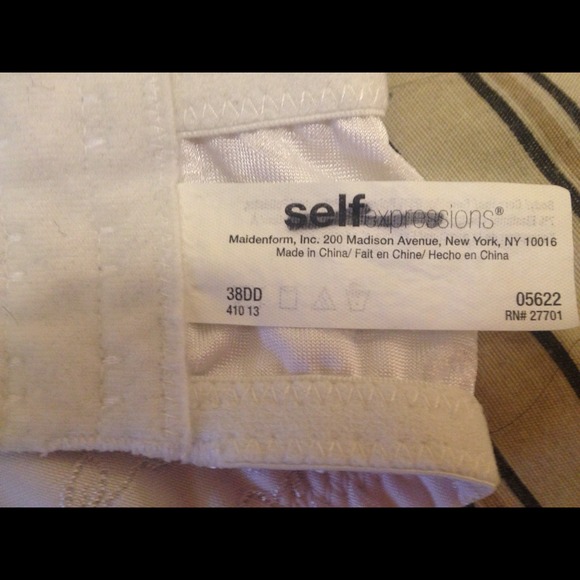 White bra with detail - Picture 3 of 3