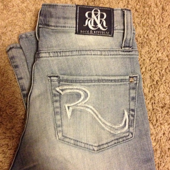 S🚫LD // ROCK & REPUBLIC Studded Jeans