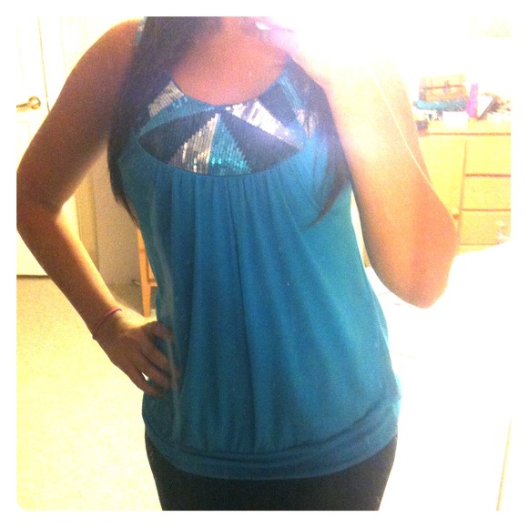 Tops - Shiny sequined top!