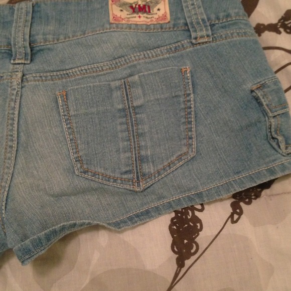 *Reduced!* Washed denim short shorts - Picture 2 of 4