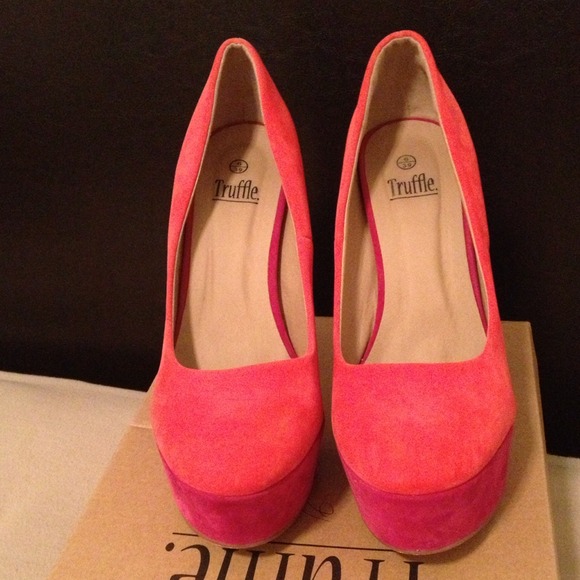 Color Block Platform Pumps - Picture 2 of 4