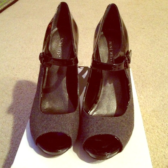 **SOLD** Nine West Entityo black patent grey