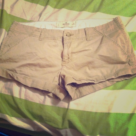Hollister size 9 Khaki shorts