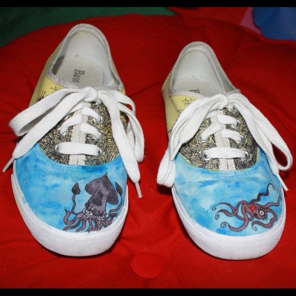 Hand painted sea creatures shoe - Picture 1 of 1