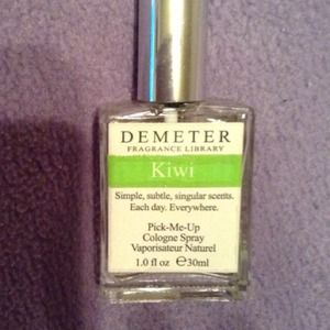 *Sold in bundle* Kiwi cologne spray