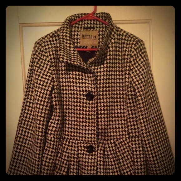 XL Sarah Jessica Parker Houndstooth coat..Mod